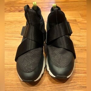 Sorel Women’s Kinetic Sneaker Size 7